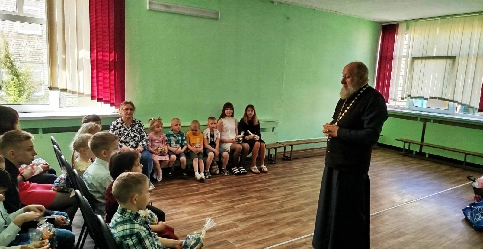 Поздравление воспитанников детского социального приюта с Днём защиты детей